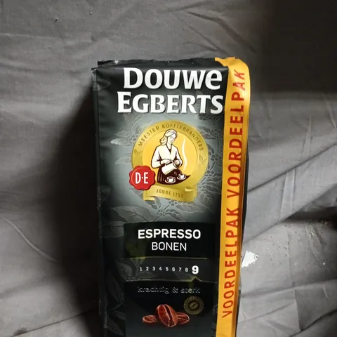 DOUWE EGBERTS ESPRESSO BONEN COFFEE BEANS - 900G - BEST BEFORE DATE 2021