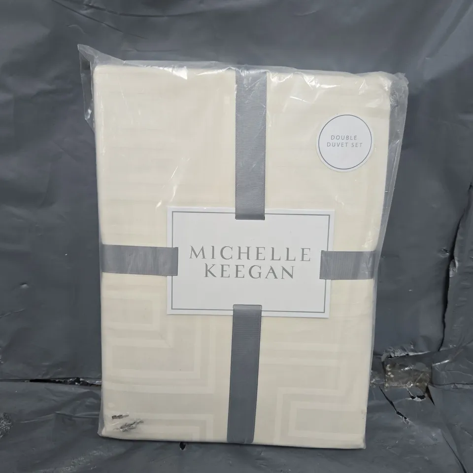SEALED MICHELLE KEEGAN DOUBLE DUVET SET 