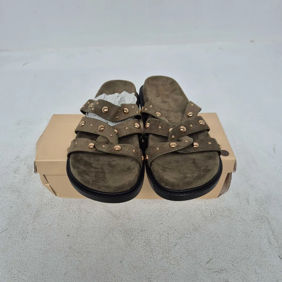 BOXED PAIR OF INIA TARA SANDALS IN GREEN - SIZE 39
