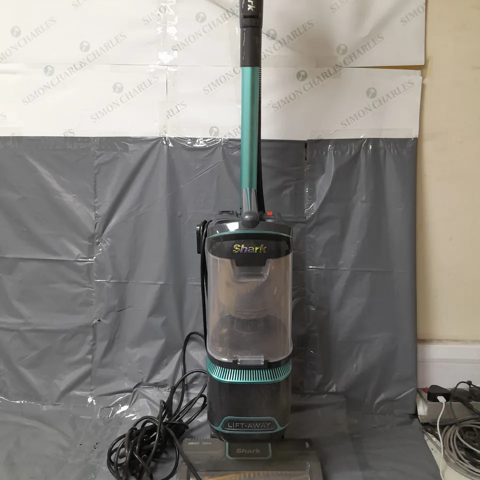 BOXED SHARK UPRIGHT CORDED VACUUM WITH ANTI-HAIR WRAP, LIFTAWAY TECHNOLOGY AND COMPLETE SEAL NZ690UK RRP £249