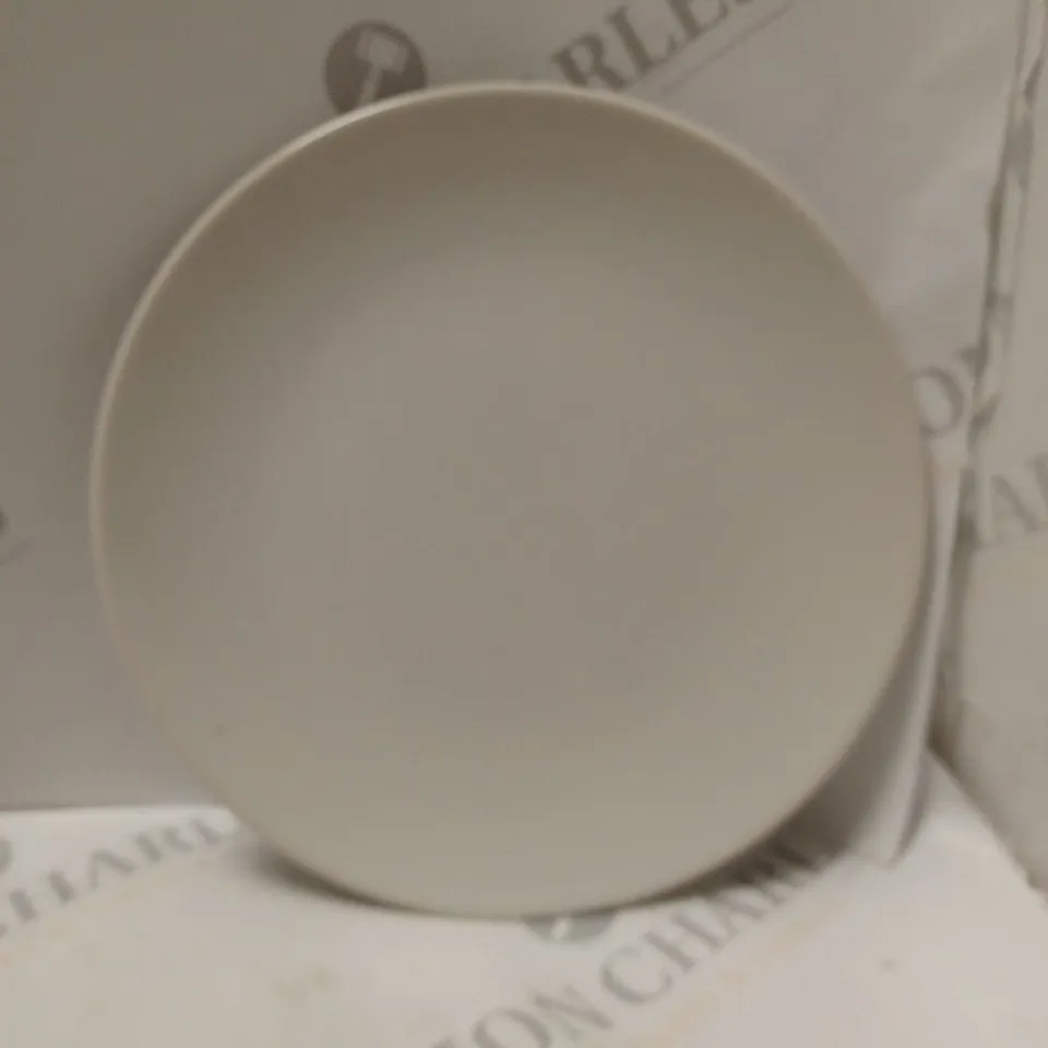 BRAND NEW BOXED CESIRO 12 PIECE DINNERWARE TO INCLUDE LARGE PLATES SAMLL PLATES AND BOWLS 