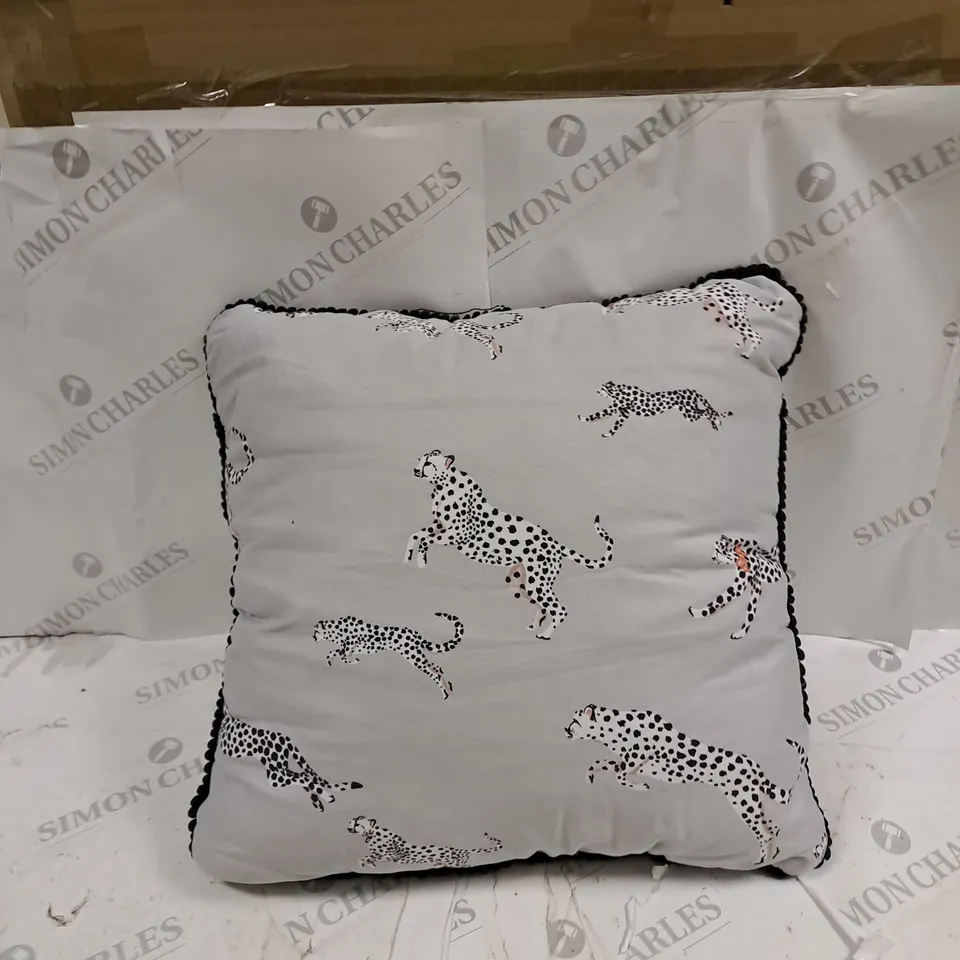 BOX OF ASSORTED ITEMS TO INCLUDE PILLOWS AND BEDDINGS
