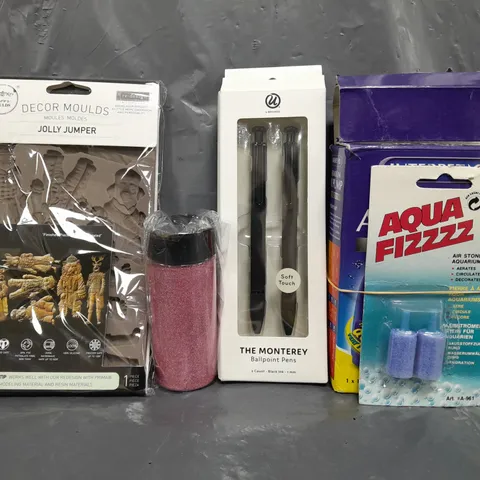 APPROXIMATELY 15 ASSORTED HOUSEHOLD ITEMS TO INCLUDE PINK GLITTER, DÉCOR MOULDS, BALLPOINT PENS, ETC