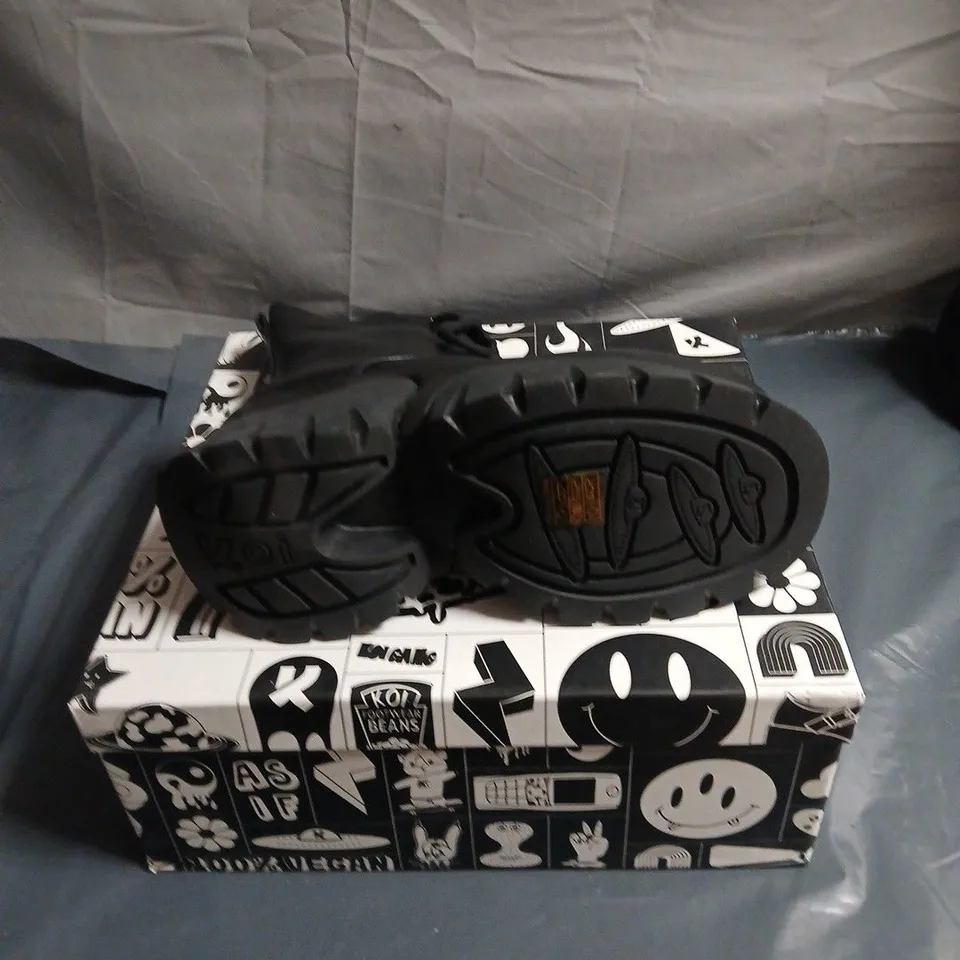 KOI RANCOR BLACK LEATHER PLATFORM COMBAT BOOTS – LACE-UP, SIZE 4