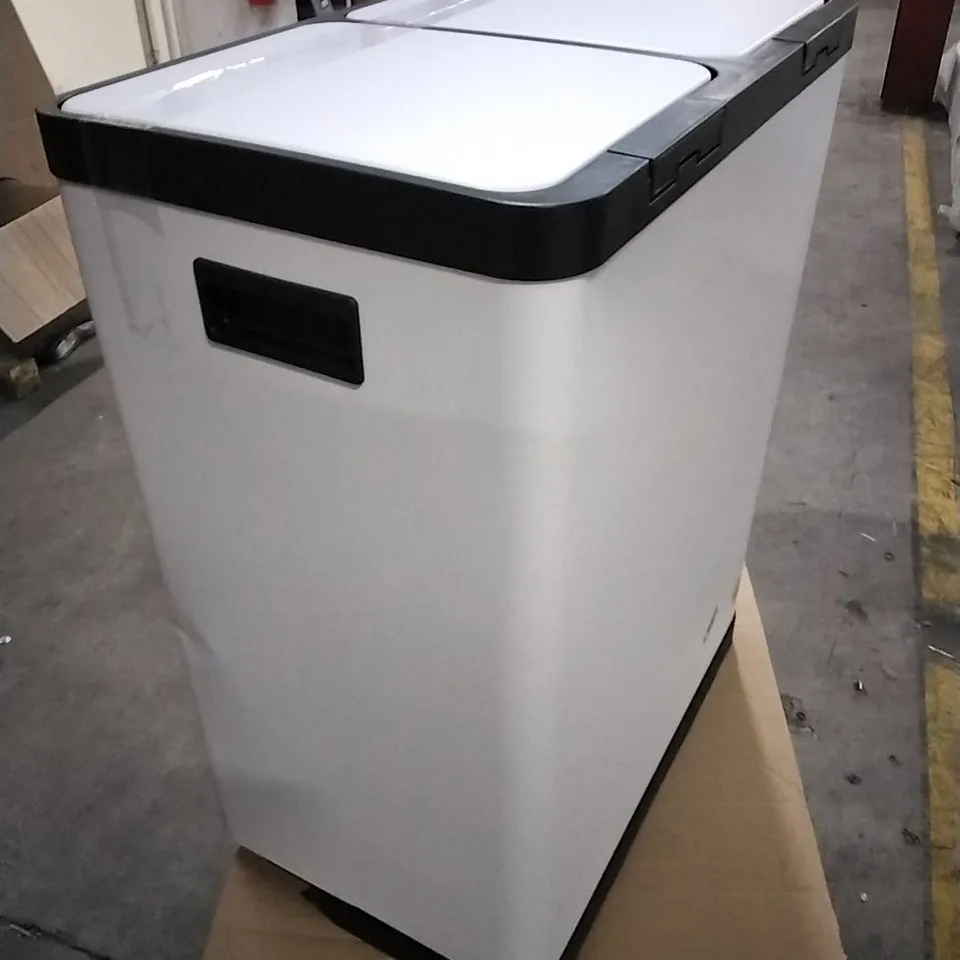 WHITE METAL 2-SECTION PEDAL BIN