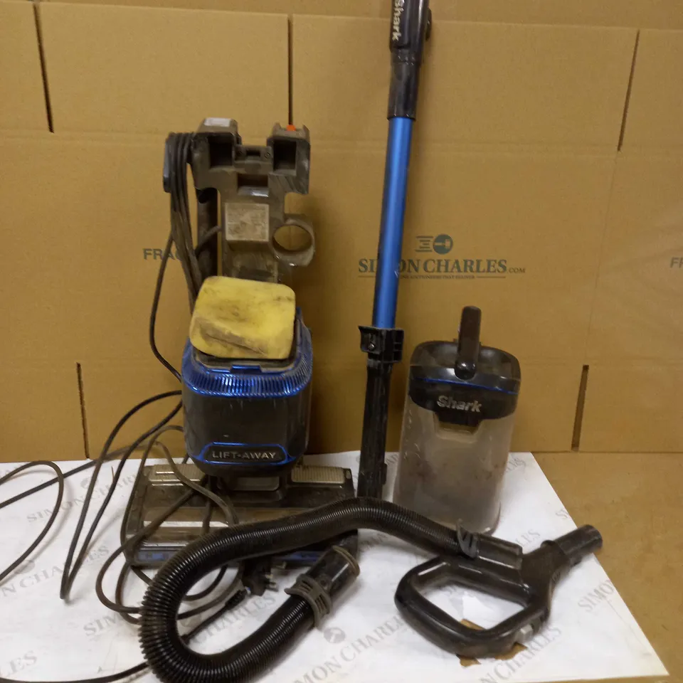 SHARK NV602UK LIFT-AWAY UPRIGHT VACUUM CLEANER 