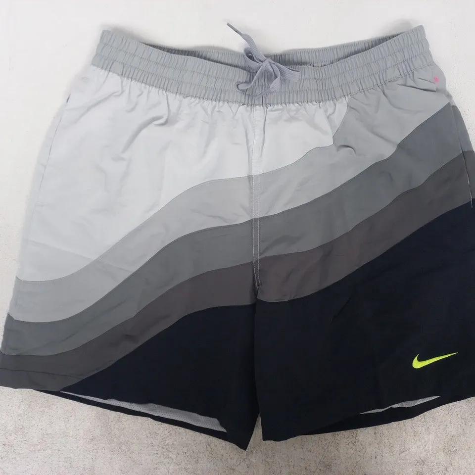  NIKE SWIM SHORTS IN GREY/BLACK SIZE MEDIUM