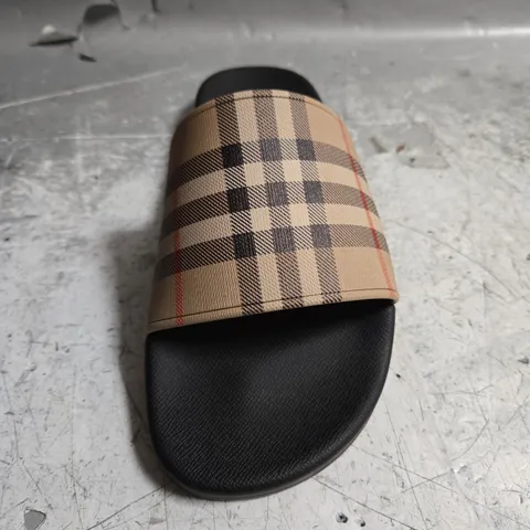 BURBERRY OPEN TOAD SANDALS SIZE 41