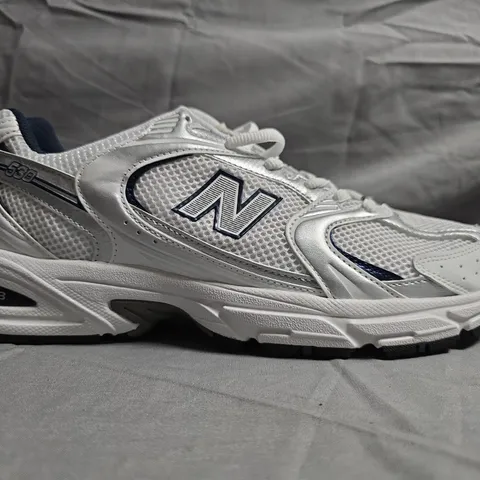 BOXED PAIR OF NEW BALANCE 530 TRAINERS IN WHITE/SILVER SIZE UK 8