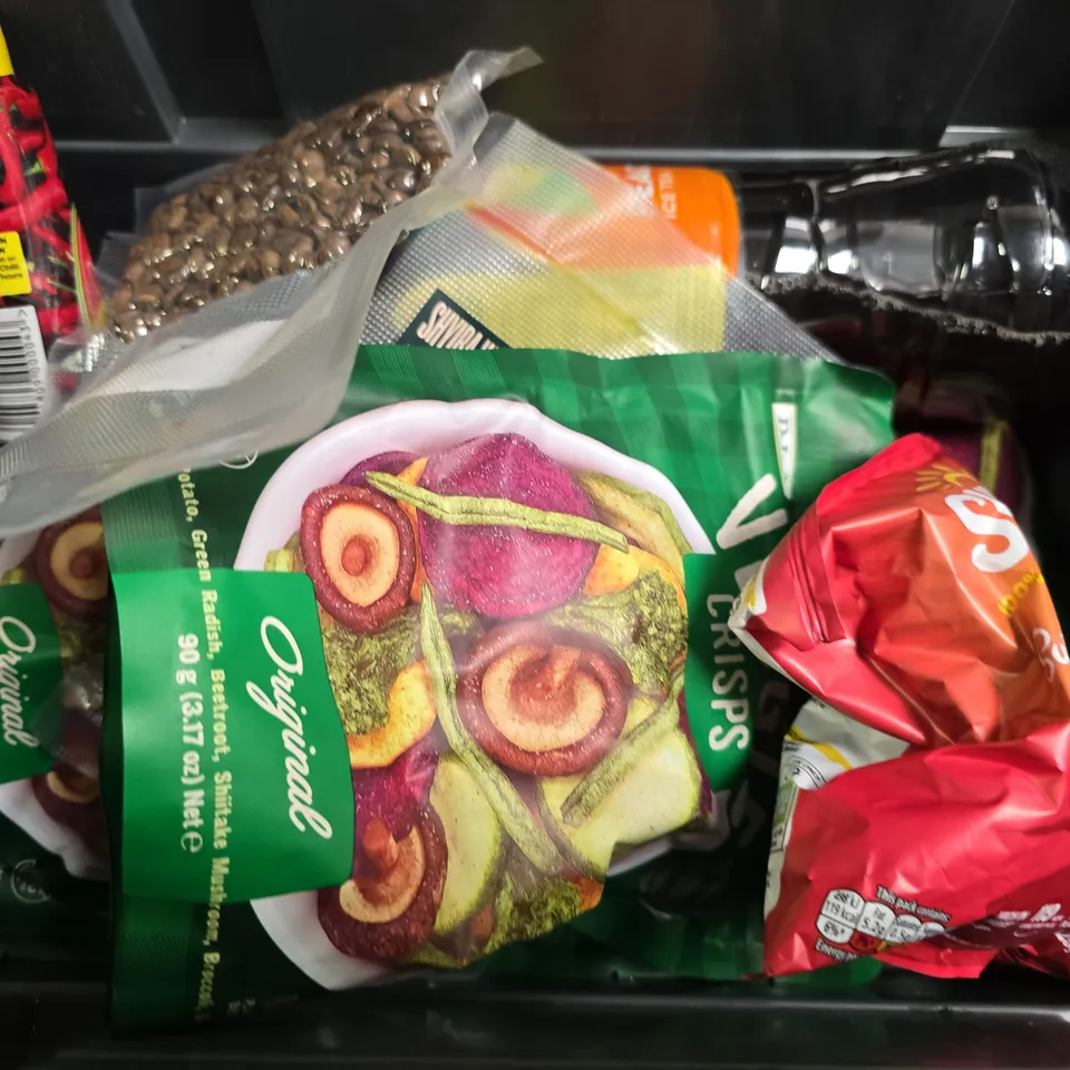 APPROXIMATELY 9 ASSORTED FOOD & DRINK ITEMS TO INCLUDE - TONY'S CHOCOLONELY , VEGGIE CRISPS , LIPTOP PEACH ICE TEA ETC