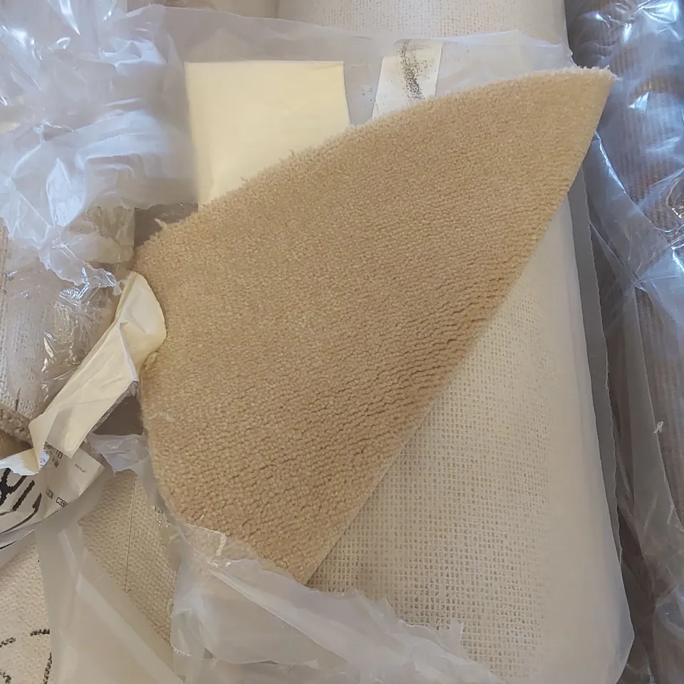 ROLL OF QUALITY ROYAL VELVET BEAUMONT CARPET - APPROXIMATELY 3.29 x 4m