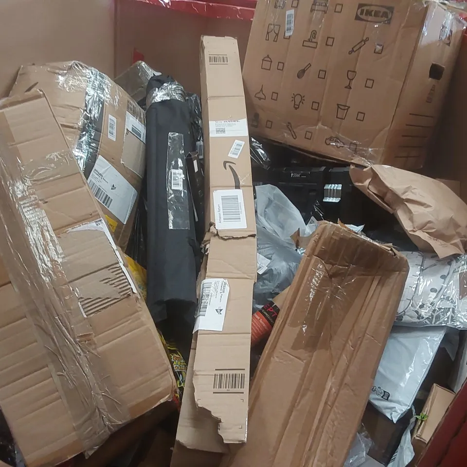 PALLET CONTAINING A VERY LARGE QUANTITY OF ASSORTED ITEMS INCLUDING: ELECTRIC FLY TRAP, TOILET SEAT, ELHO PLANTER ECT