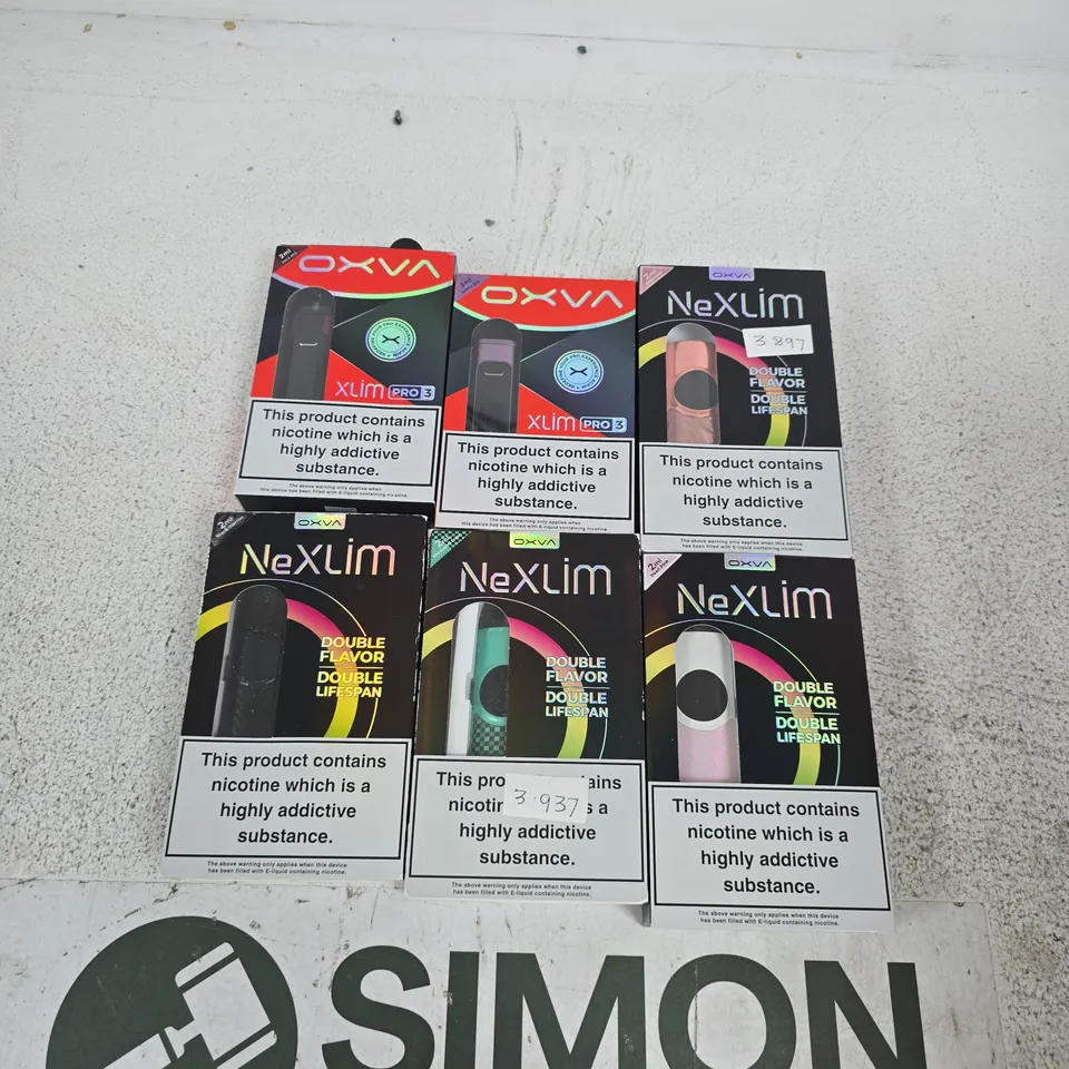 APPROXIMATELY 20 ASSORTED OXVA E-CIG PRODUCTS AND ACCESSORIES IN VARIOUS COLOURS, SHAPES AND SIZES