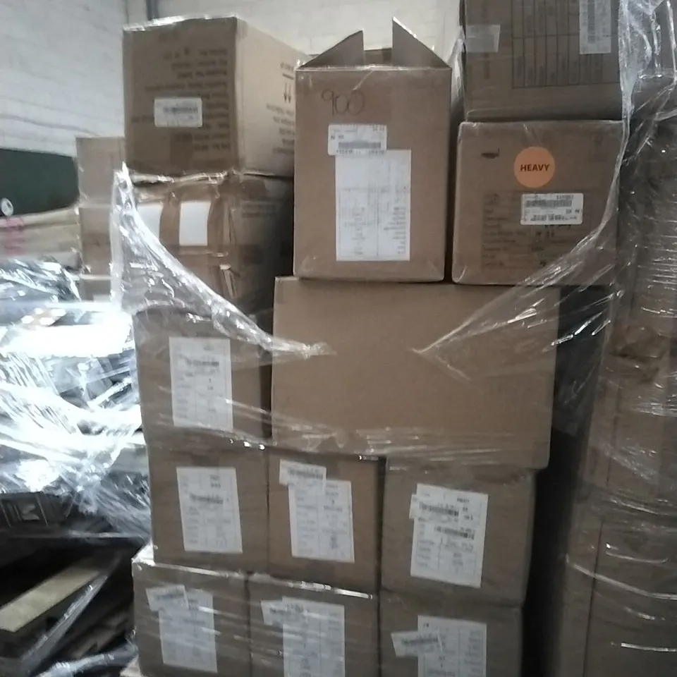 PALLET CONTAINING APPROXIMATELY 100 OF WOMEN'S DESIGNER CLOTHES WHICH INCLUDE; JD WILLIAMS TOPS, JEANS SHOES ETC