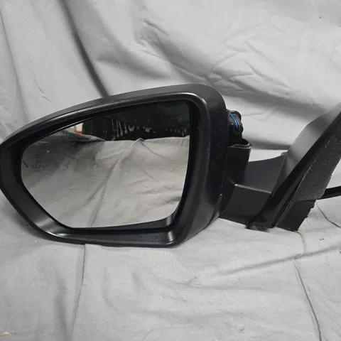 Car wing mirror assembly – black plastic, with wiring harness