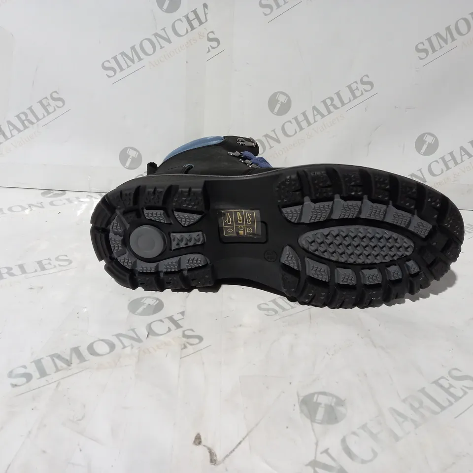 BOXED PAIR OF ADESSO MARLEY WATER RESISTANT HIKING BOOTS IN BLACK UK SIZE 5