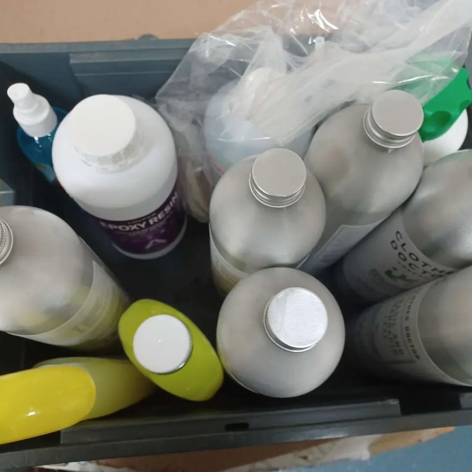 BOX OF ASSORTED HOUSE HOLD PRODUCTS TO INCLUDE GORILLA GLUE - CLOTHS DOCTOR F10 CLXD / COLLECTION ONLY 