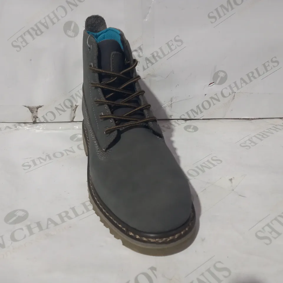 BOXED PAIR OF AMBLERS FAUX LEATHER SAFETY BOOTS IN GREY UK SIZE 6
