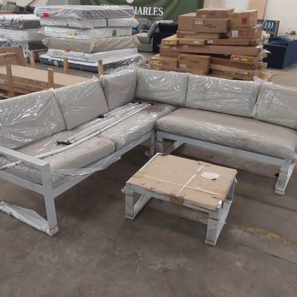 OUTTPDOOR GARDEN METAL FRAMED SOFA SET 