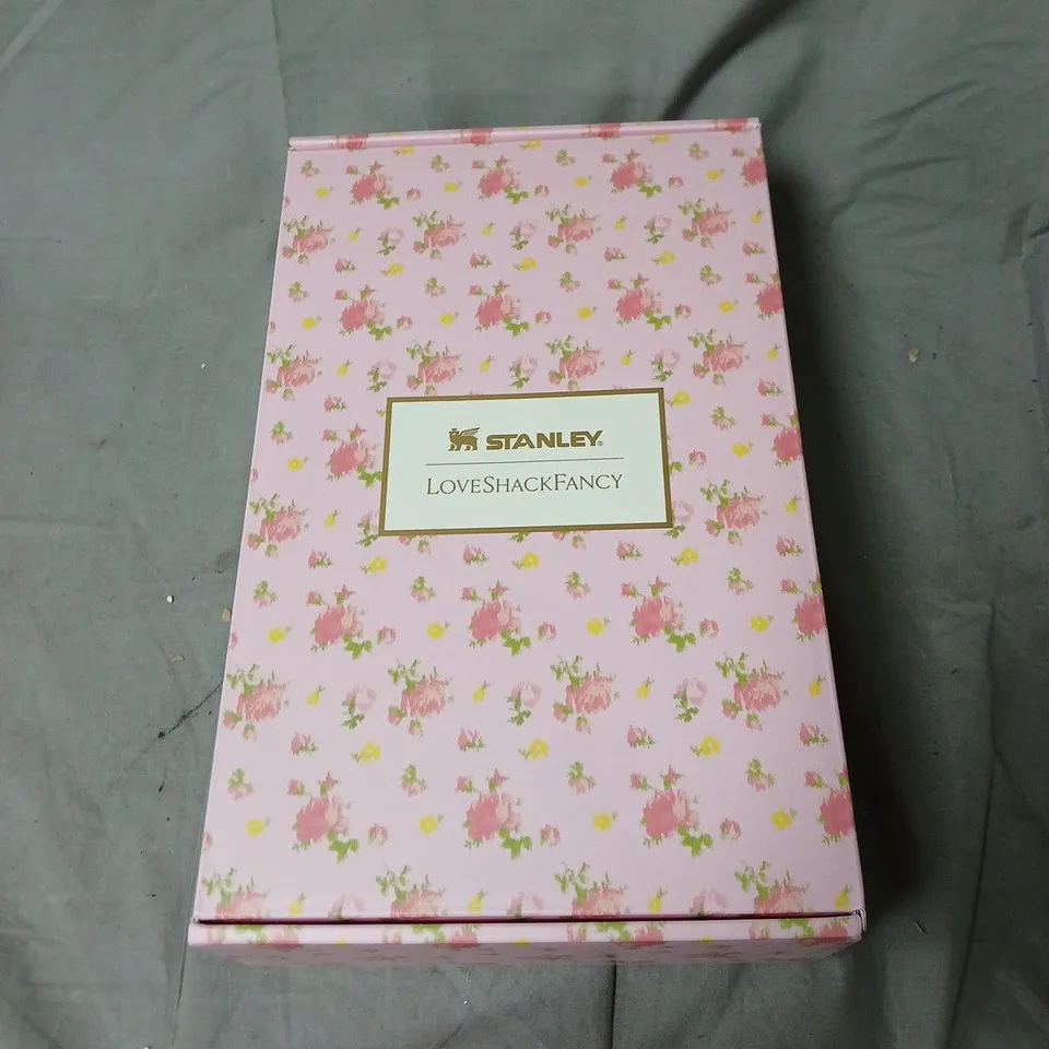 STANLEY LOVESHACKFANCY FLORAL TRAVEL MUG – PINK, BOXED