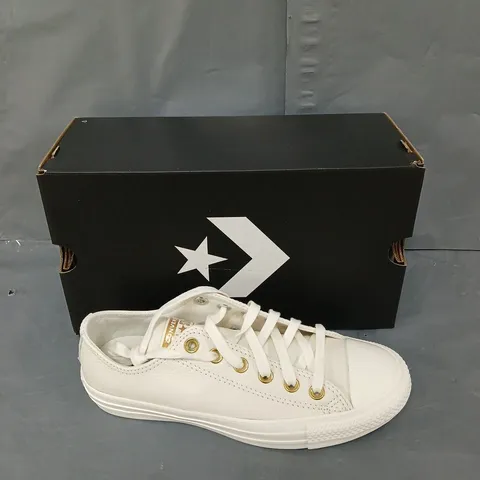 BOXED PAIR OF CONVERSE LOW OX BLACK UK 5