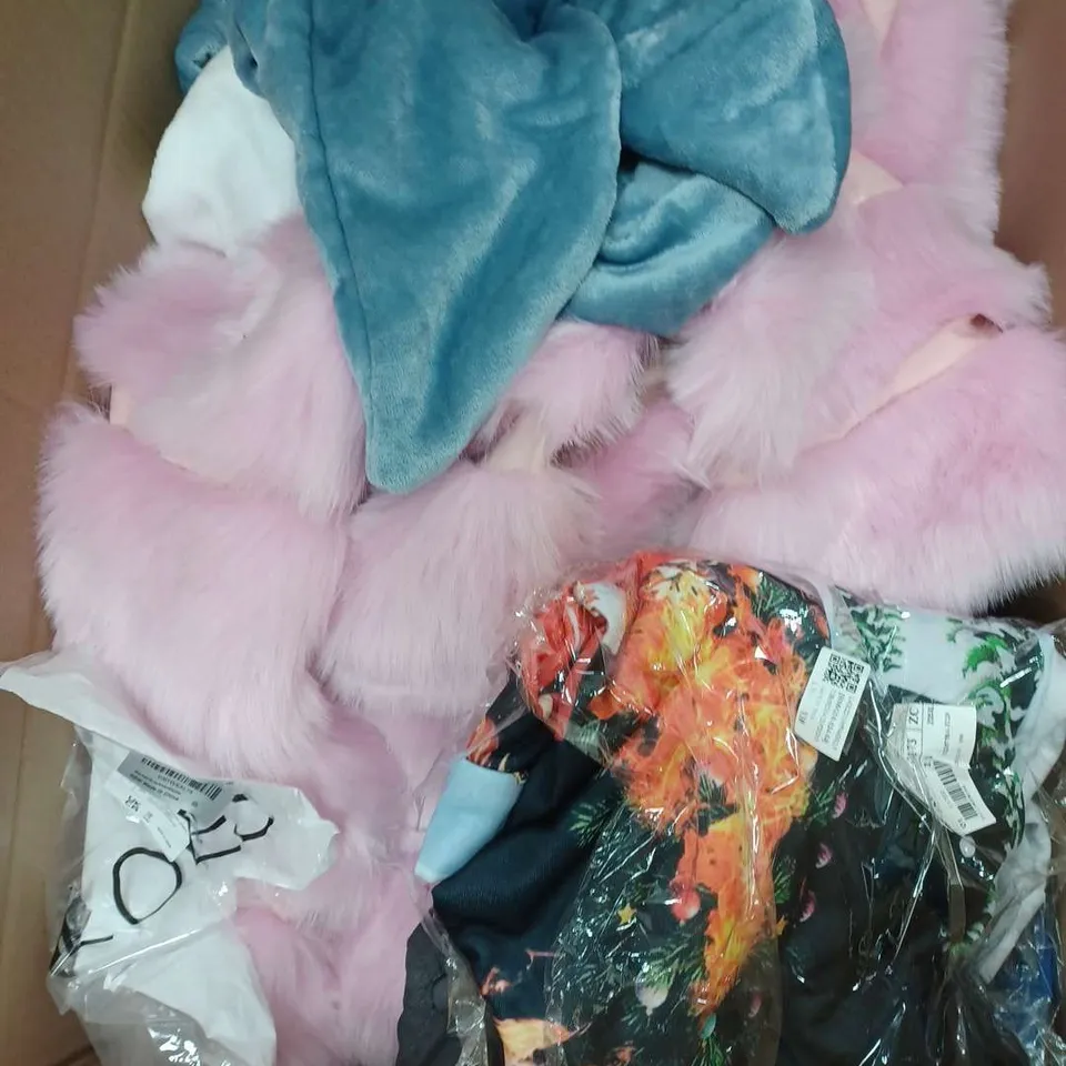 BOX OF APPROXIMATELY 22 ASSORTED CLOTHING ITEMS TO INCLUDE - HAT, GLOVES , SPORTS BRA  ETC