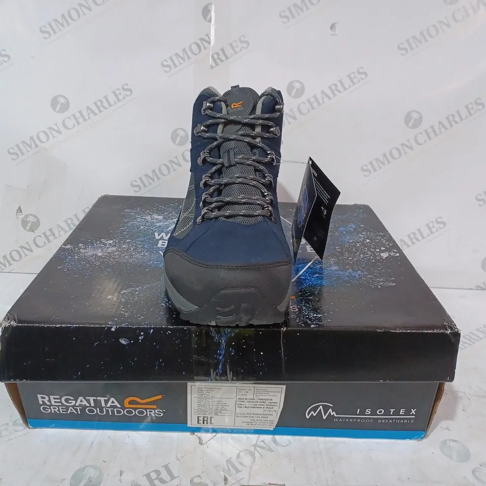 BOXED PAIR OF REGATTA CLYDEBANK BOOTS IN NAVY UK SIZE 10
