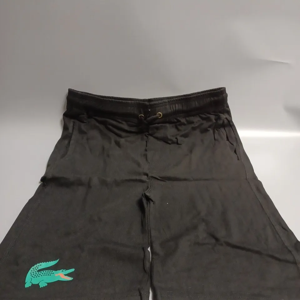 MEDIUM LACOSTE T-SHIRT AND SHORTS  