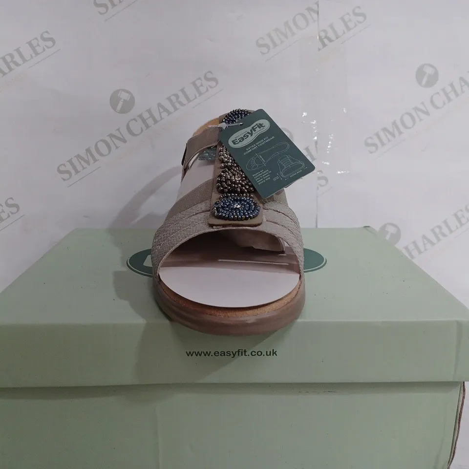 EASY FIT MADDY SHOES IN BEIGE - EU 38