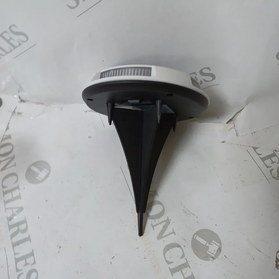 B OXED SET OF 6 BELL&HOWE OUTDOOR LIGHTS 