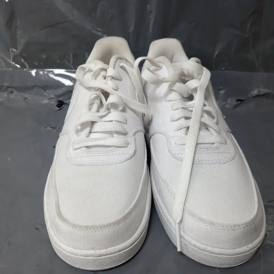 NIKE CRT VISION CANVAS TRAINERS IN WHITE - SIZE 6