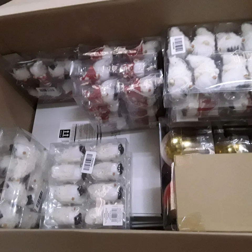 BOX CONTAINING APPROXIMATELY 24 ASSORTED BRAND NEW CHRISTMAS PRODUCTS 