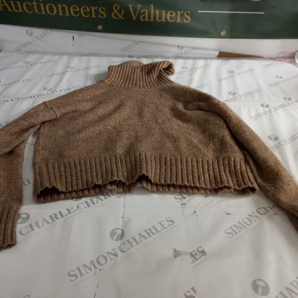 BEIGE COTTON ROLL NECK - S