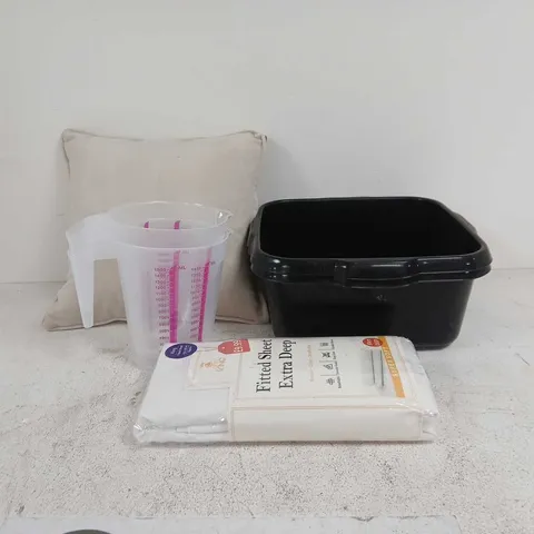 BOX OF APPROXIMATELY 20 ASSORTED ITEMS TO INCLUDE MEASURING JUGS, BOWLS, CUSHION, EXTRA DEEP FITTED SHEET ETC