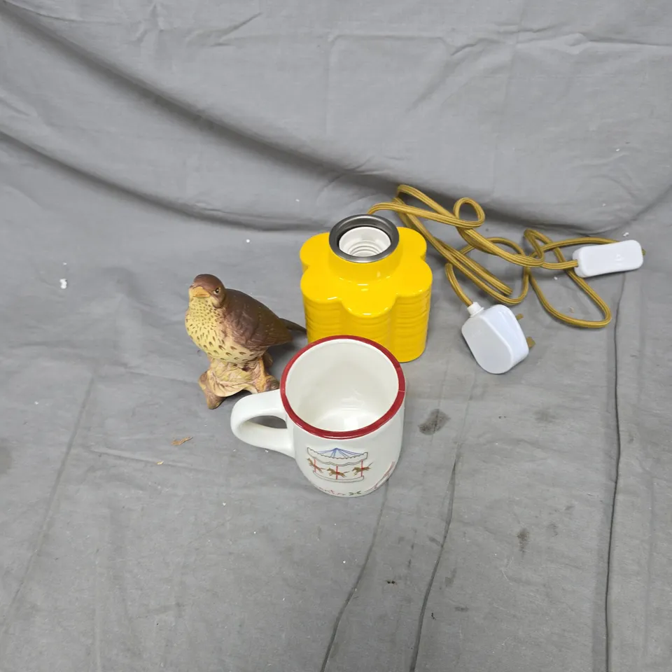 BOX OF APPROXIMATELY 50 ASSORTED HOUSEHOLD ITEMS, INCLUDING BIRD STATUE, CUPS AND LAMP.