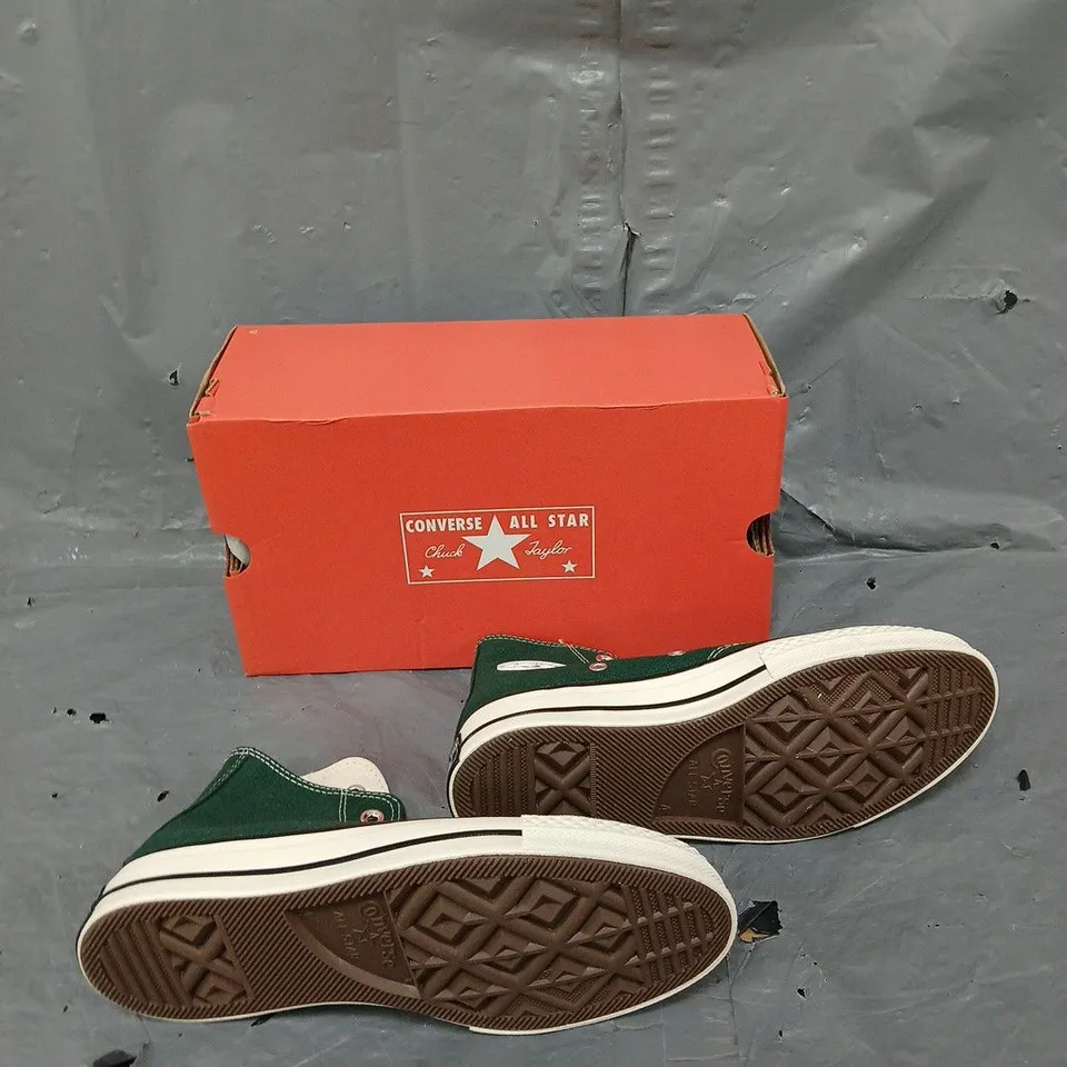 BOXED PAIR OF CONVERSE CHUCK 70 HIGH GREEN ENVY UK 4 