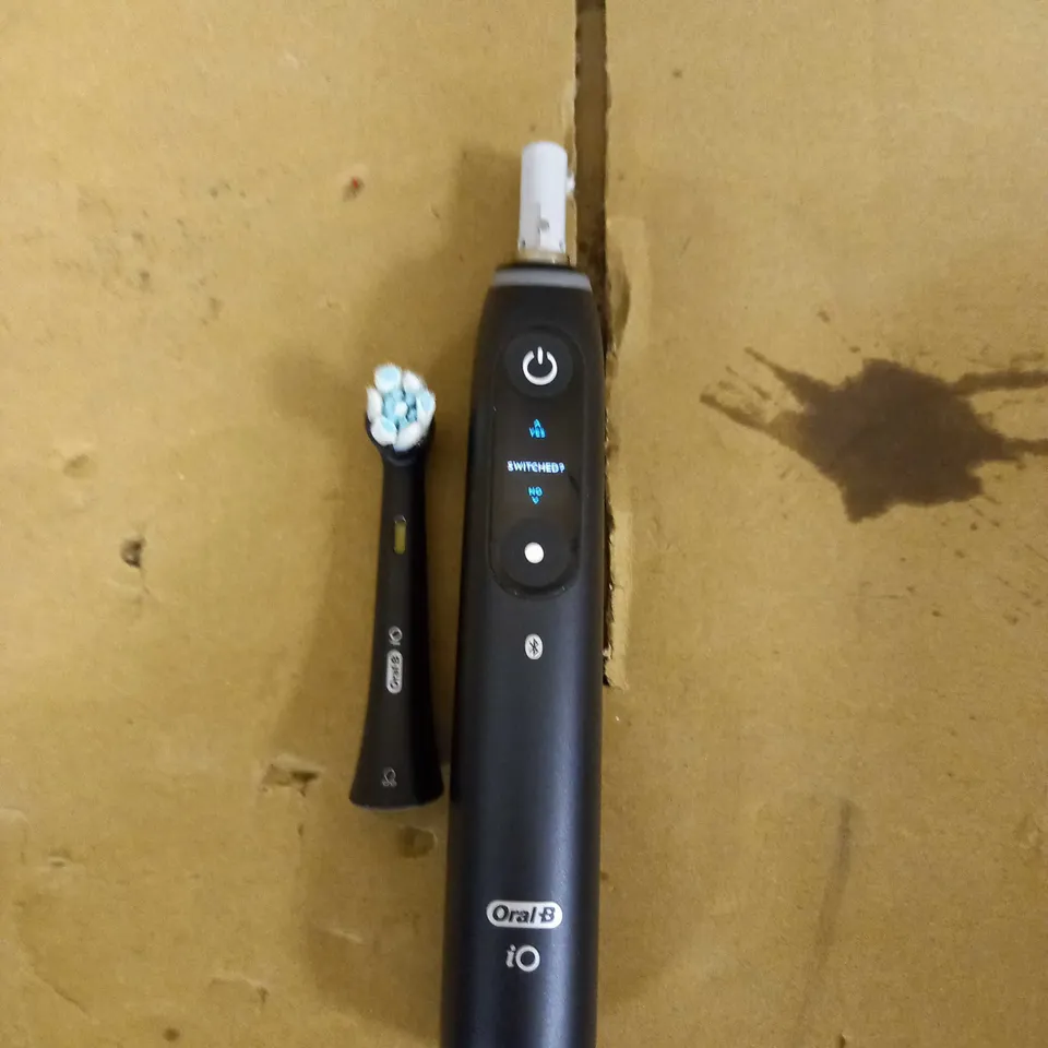 ORAL-B IO SERIES 8 TOOTHBRUSH