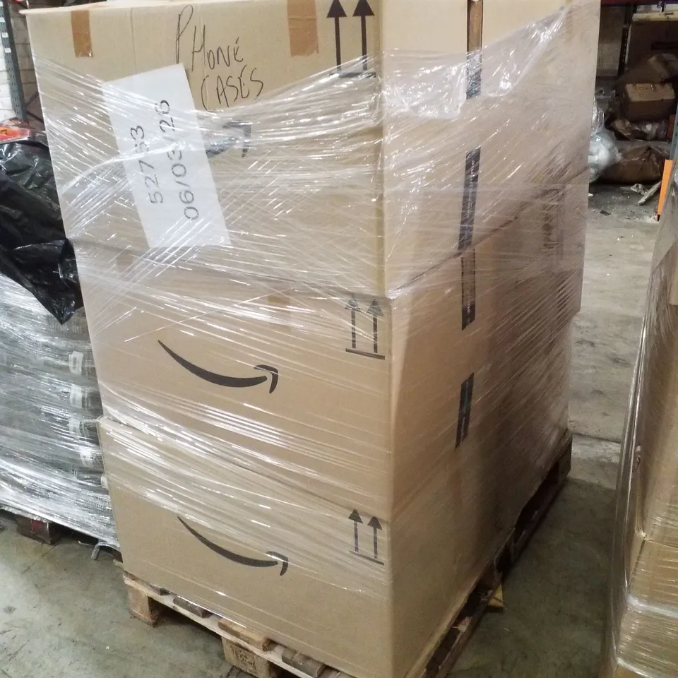 PALLET CONTAINING LARGE QUANTITY OF ASSORTED PHONE CASES