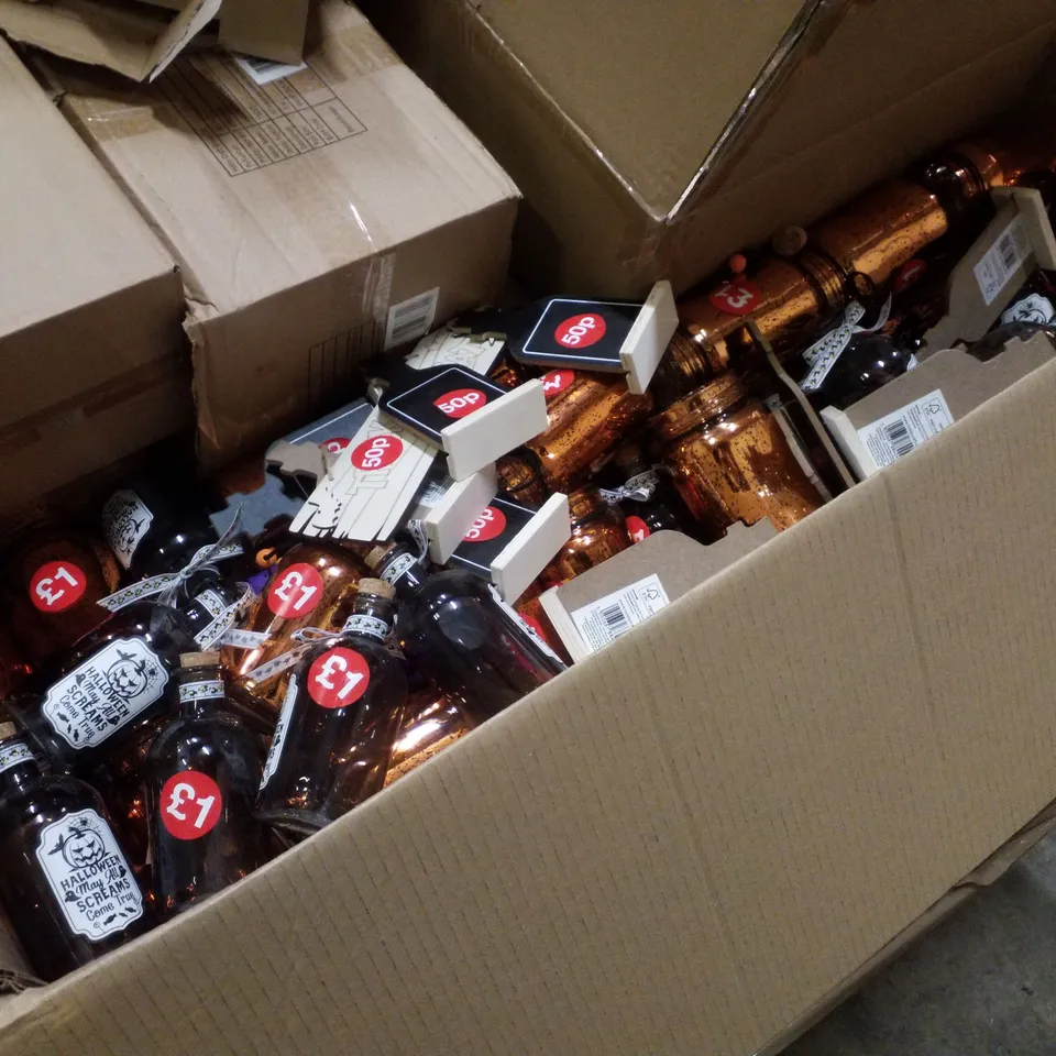 PALLET CONTAINING ASSORTED HALLOWEEN DECORATIONS INCLUDING GLASS LED DECORATIONS, WOODEN STANDING CHALKBOARDS & ASSORTED HALLOWEEN FABRICS