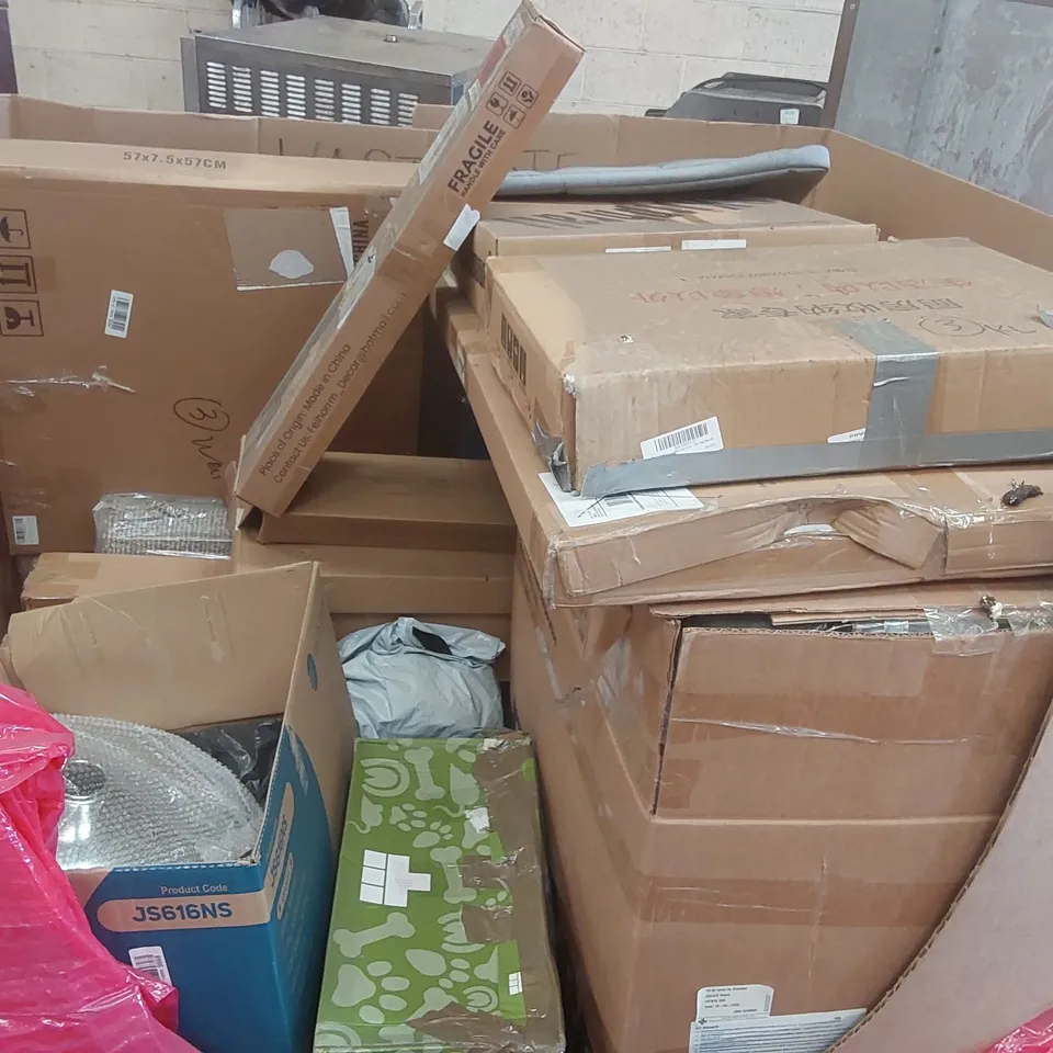 PALLET CONTAINING A LARGE QUANTITY OF ASSORTED ITEMS INCLUDING: DRAFT STOPPER, MATTRESS, SLOW JUICER ECT
