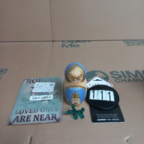 APPROXIMATELY 15 ASSORTED HOUSEHOLD PRODUCTS TO INCLUDE wooden russian dolls, le mieux number one AND a robin motivational plaque