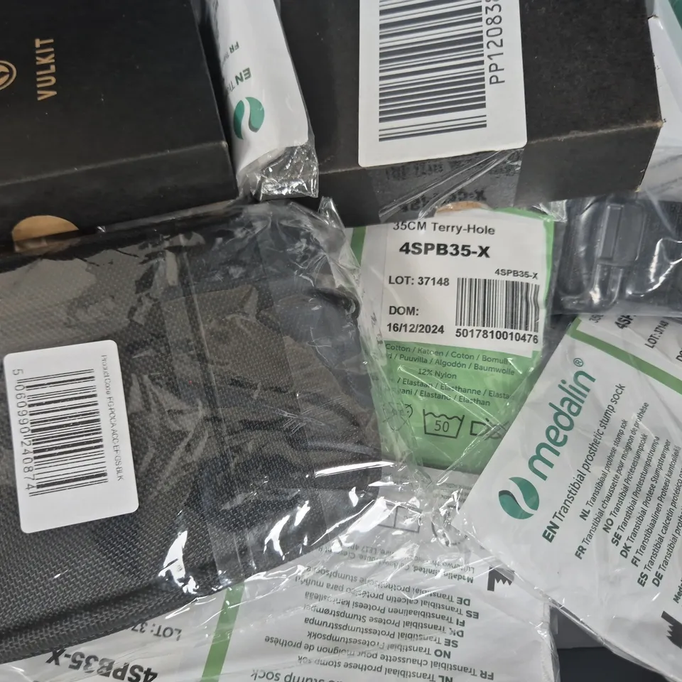 APPROXIMATELY 10 ASSORTED HOUSEHOLD ITEMS TO INCLUDE SINGLE HOLE PUNCH, TEA TOWEL, ETC