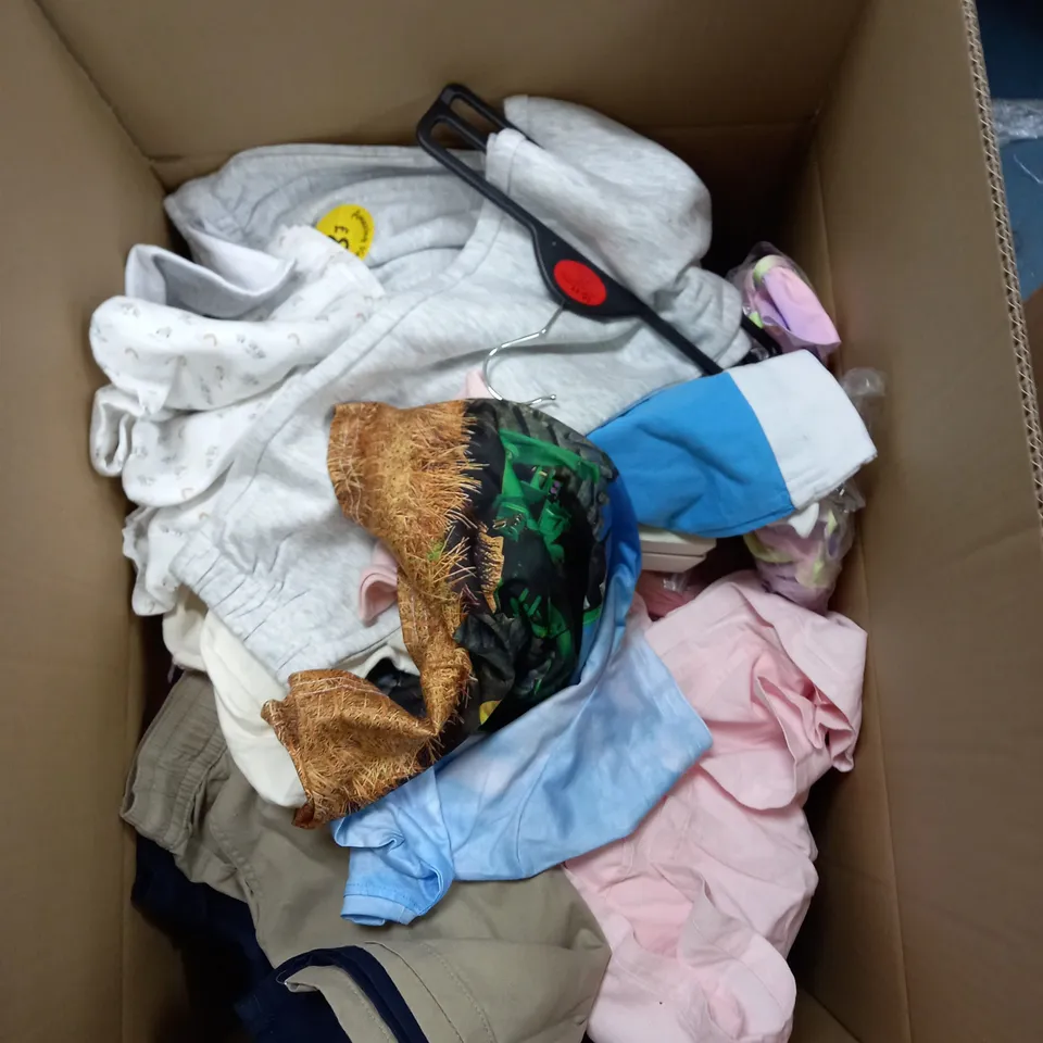 BOX OF ASSORTED CHILDRENS CLOTHING VARYING IN SIZE/COLOUR/STYLE TO INCLUDE:  TOPS, DRESSES, JUMPERS
