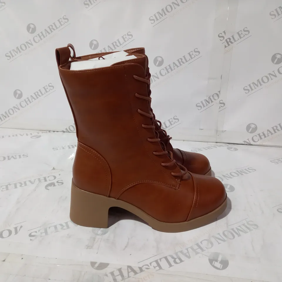 LIGHT BROWN LACE UP BOOT SIZE 3