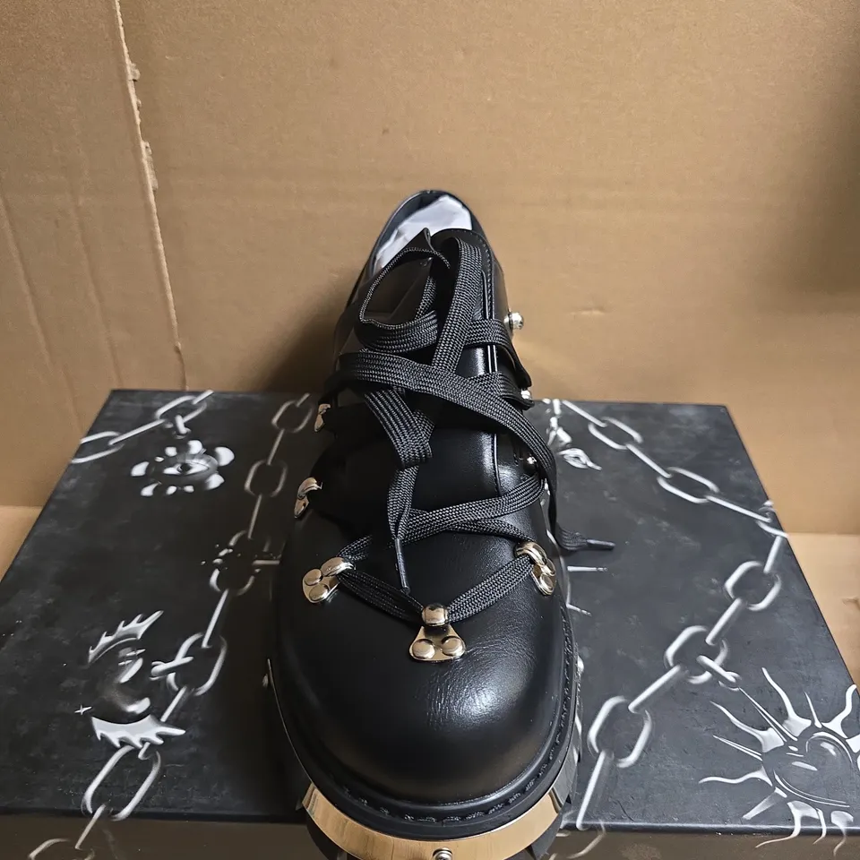 BOXED PAIR OF KOI HIDDEN IN SOLITUDE BLACK BOOTS – UK SIZE 9