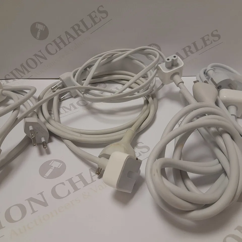 LOT OF APPROX 25 ASSORTED ORIGINAL APPLE SOCKET POWER CABLES 