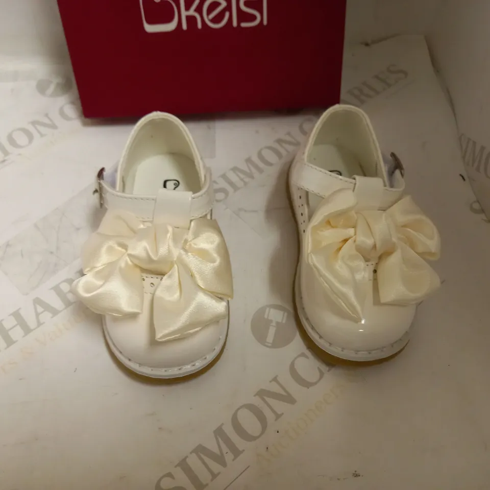 KELSI WHITE 3 GIRL SHOES 