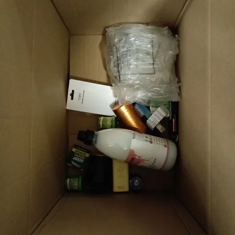 BOX OF APPROXIMATELY 10 ASSORTED ITEMS TO INCLUDE: ELECTRIC HOT WATER BOTTLE AND MINI YANKEE CANDLES