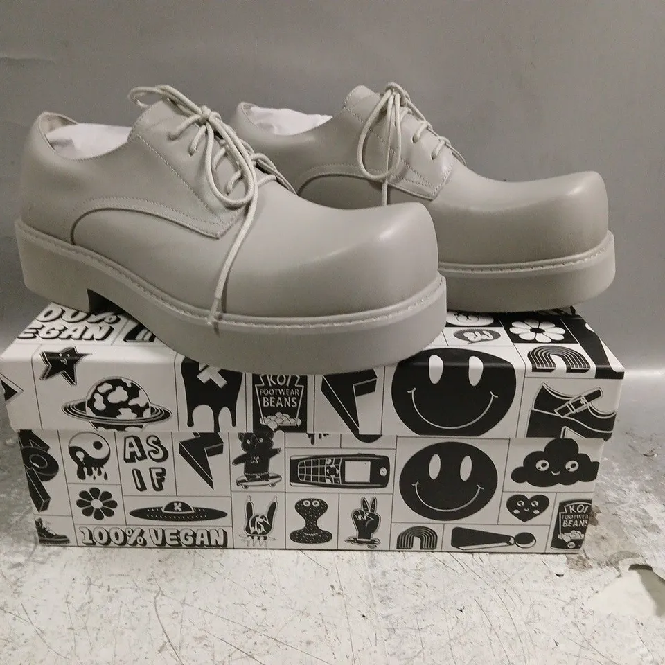 BOXED PAIR OF KOI 400% OVERSIZED MEN'S DERBY SHOES IN GREY SIZE UK 10