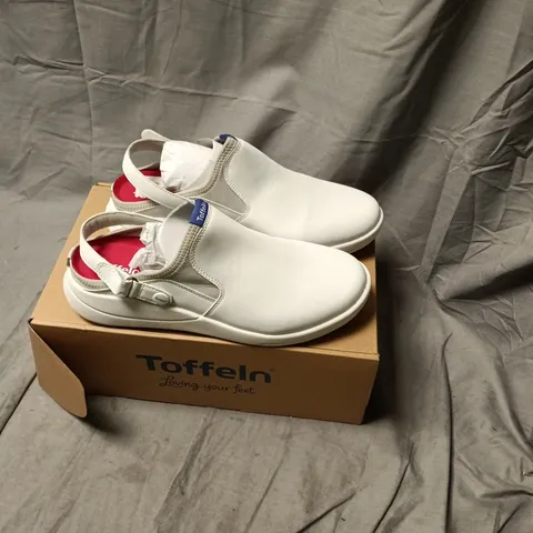 TOFFELN CLOG SLIP-ON SHOES – WHITE